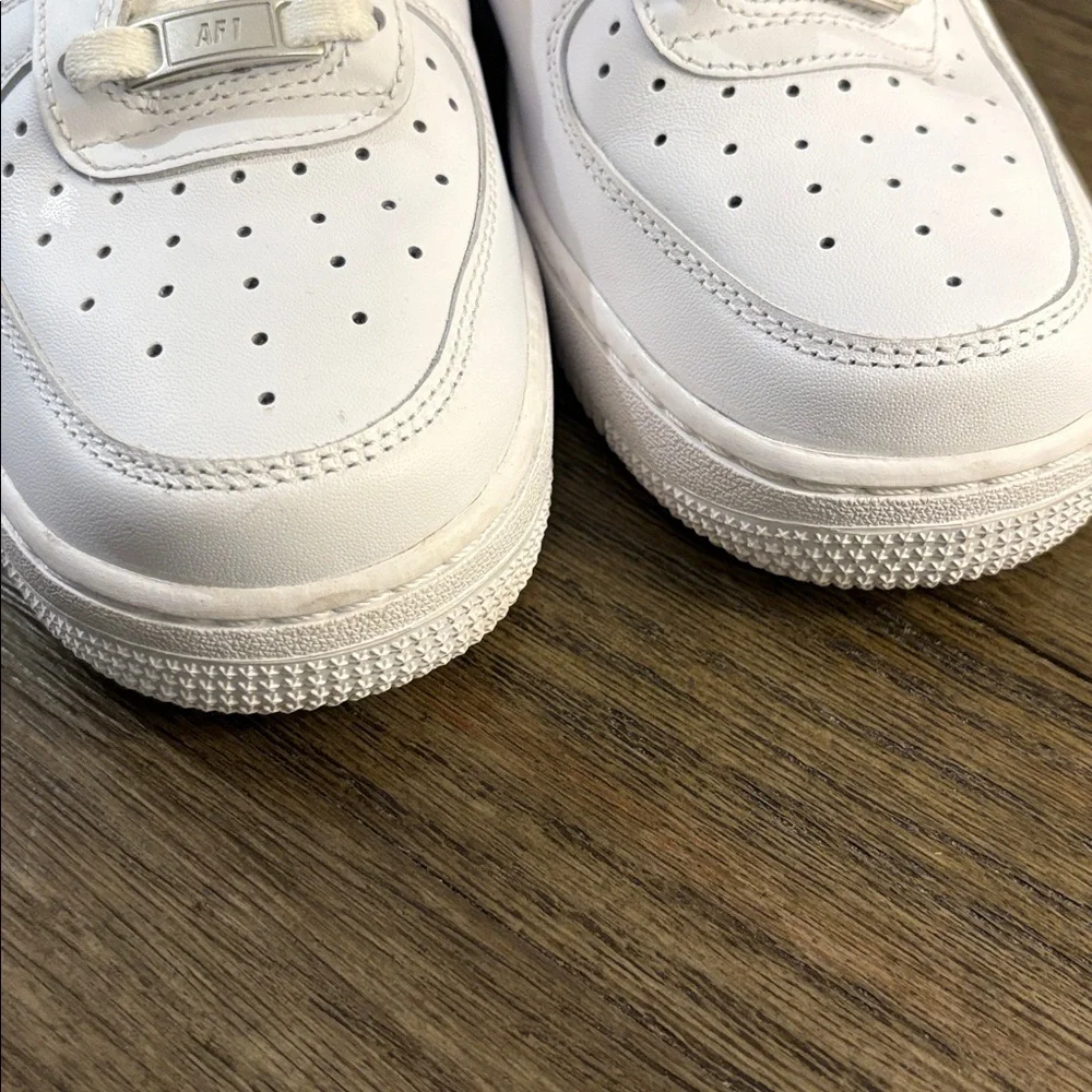 EUC [Nike] Air Force 1 White Athletic Tennis Shoes Sneakers Women’s 8 / Mens 6.5 - Picture 13 of 16